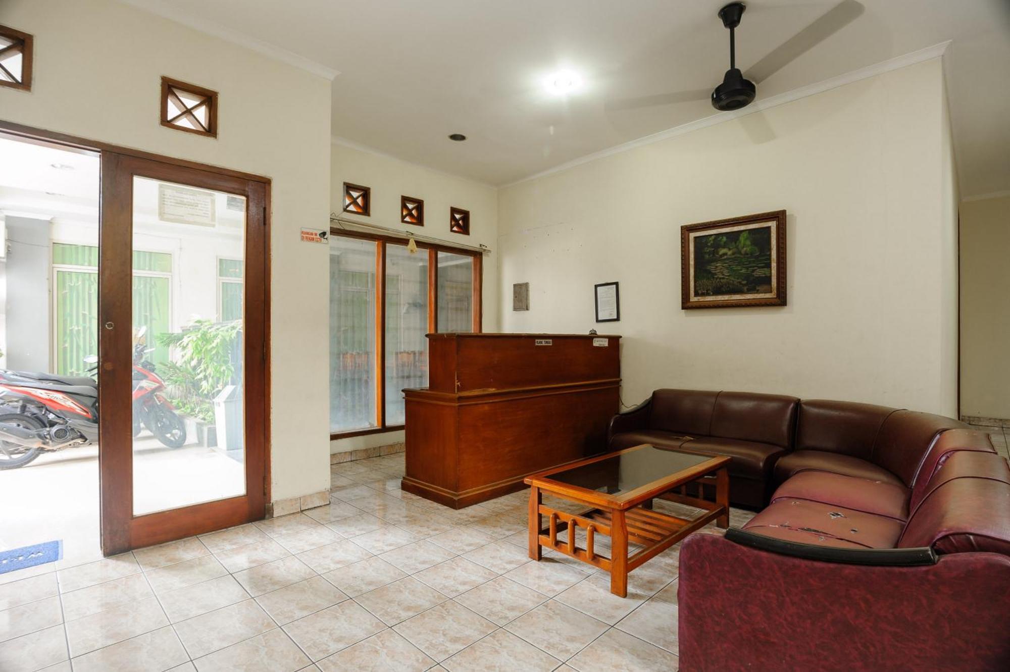 Reddoorz Syariah Near Aeon Mall Tanjung Barat Джакарта Екстериор снимка