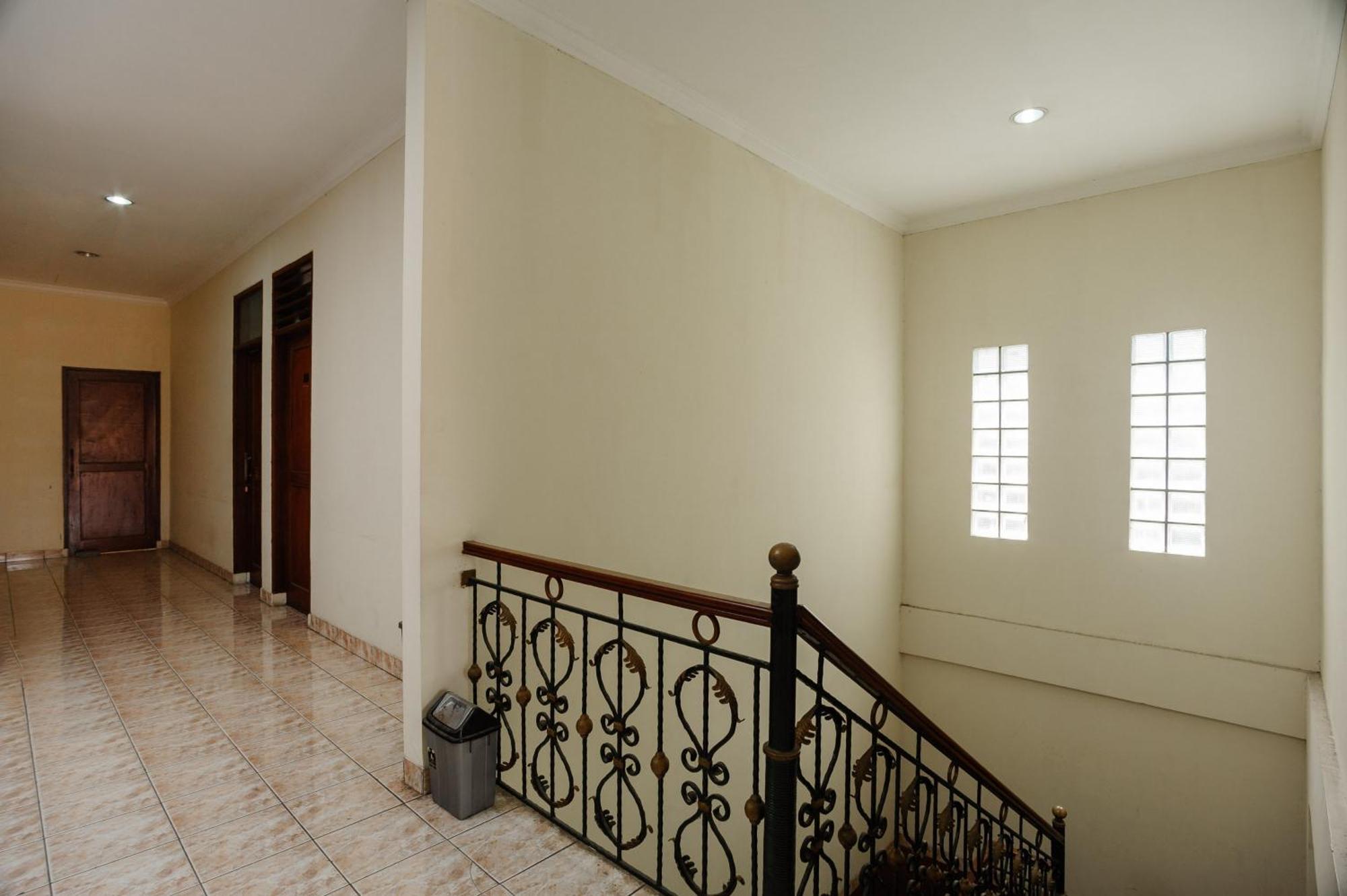 Reddoorz Syariah Near Aeon Mall Tanjung Barat Джакарта Екстериор снимка